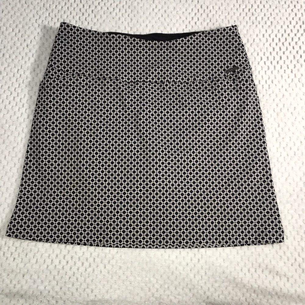 S.C.& Co.Black & White Skort Size Large Excellent Condition